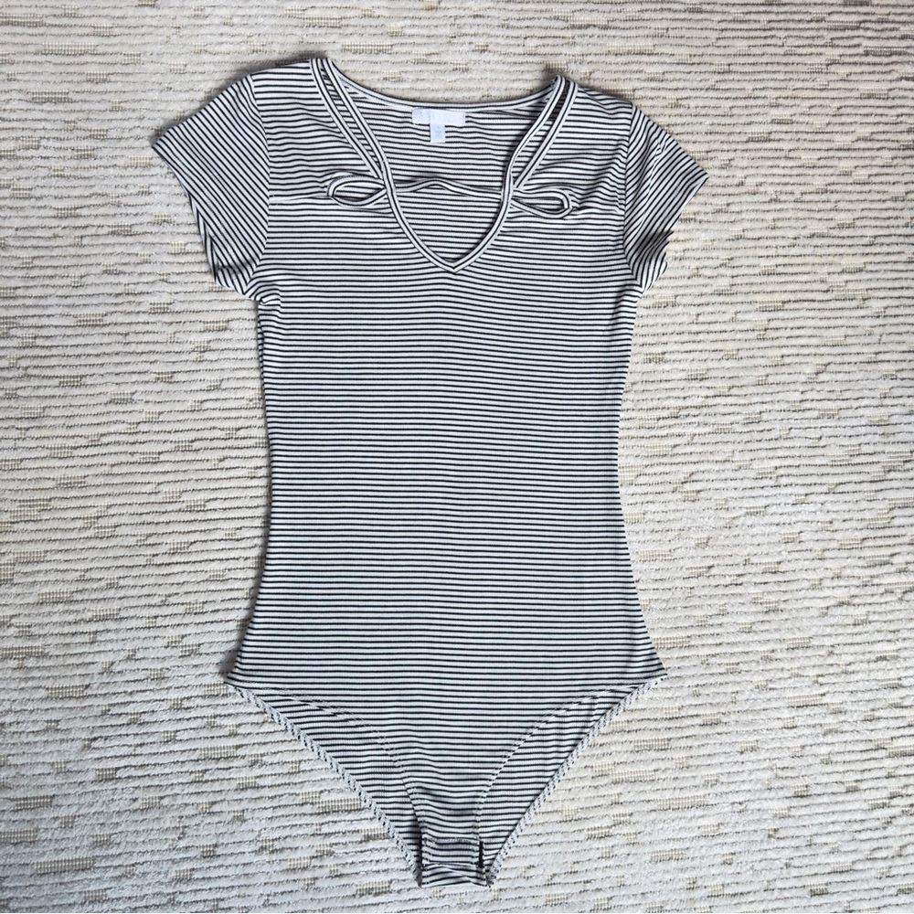 Abound Black and White Striped V-Neck Top Women's Bodysuit Small